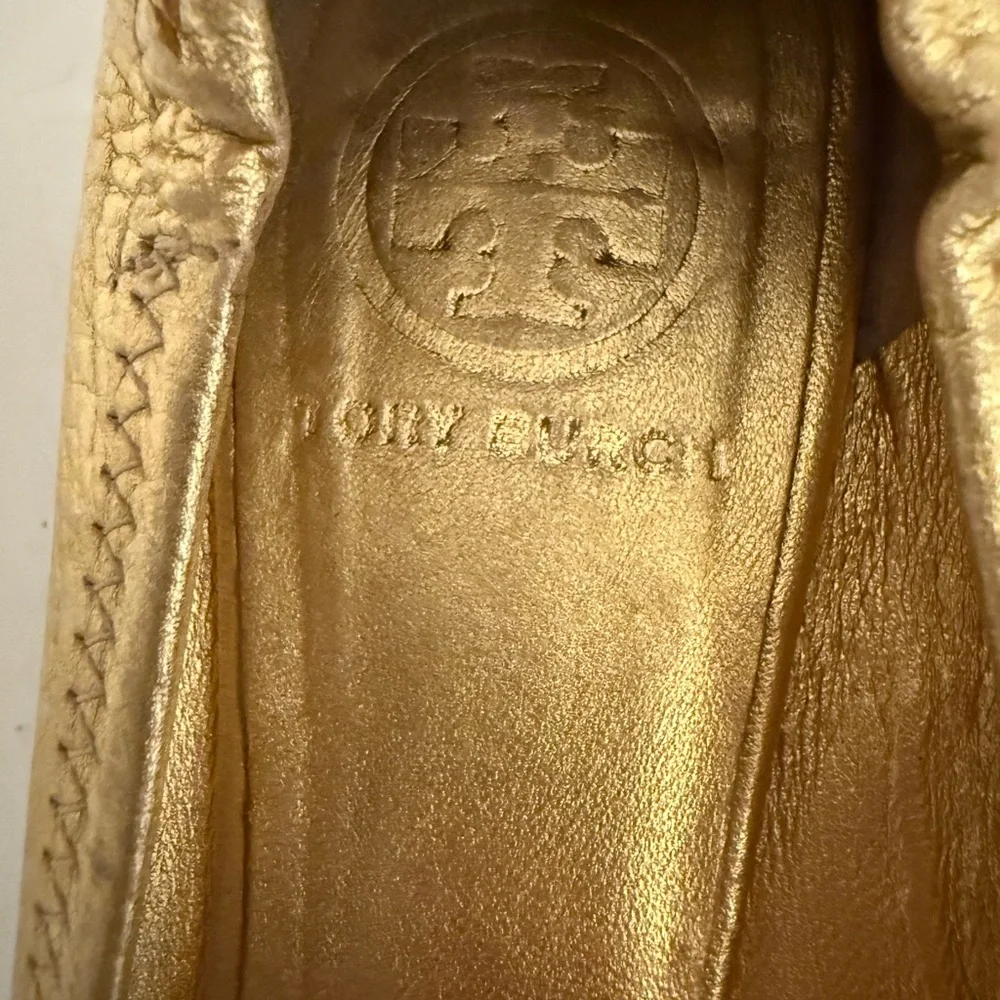 Tory Burch Reva Gold Metallic Ballet Flats Grained Leather Logo Size 7 Y2K